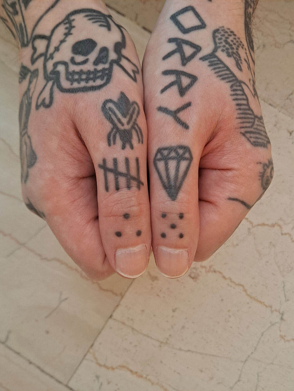 Finger Tattoos Rule | Tom Fogarty, image size:1000x1333